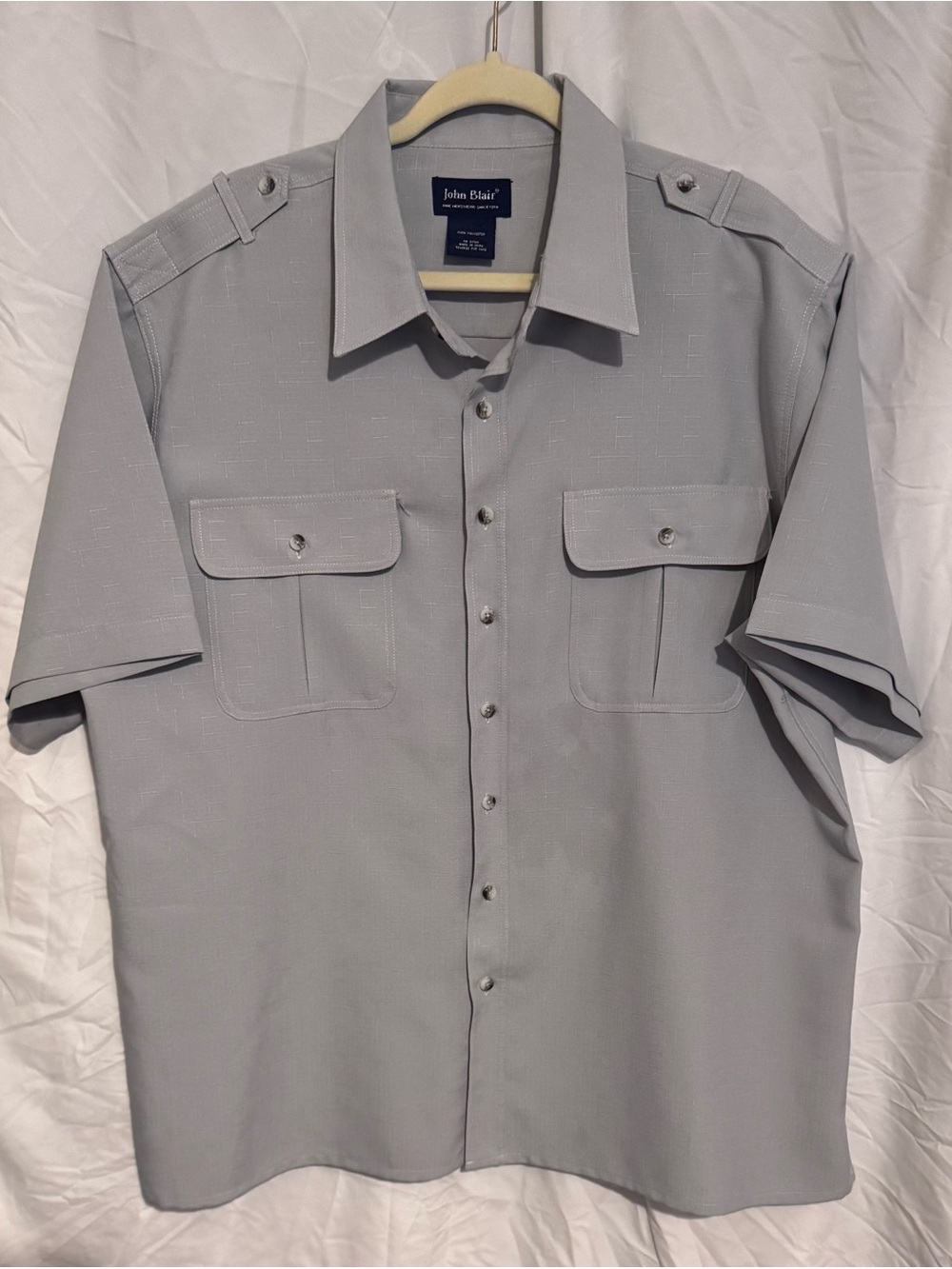 John Blair Short-Sleeve Button-Down Shirt in Light Gray